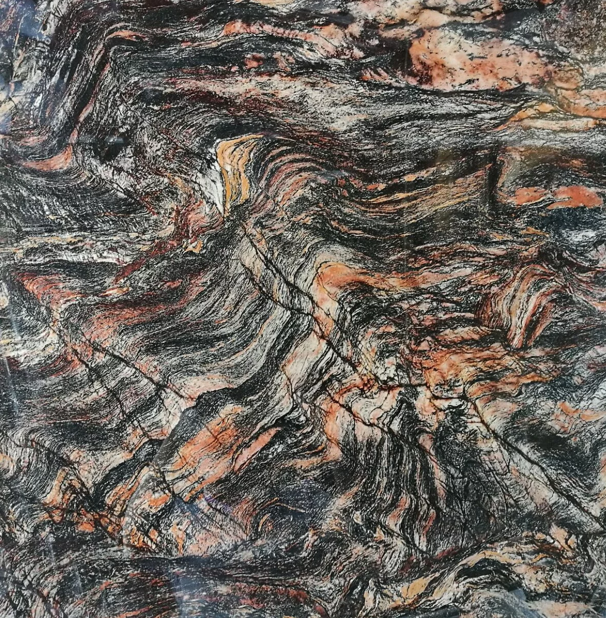 GRESIE JBN63274D - 60X60 cm, porțelanată, glazurată, rectificată, lucioasă, cu imprimeu digital inkjet în nuanțe de negru, portocaliu-arămiu, gri și crem, finisaj marmorat abstract, ideală pentru interior si exterior.