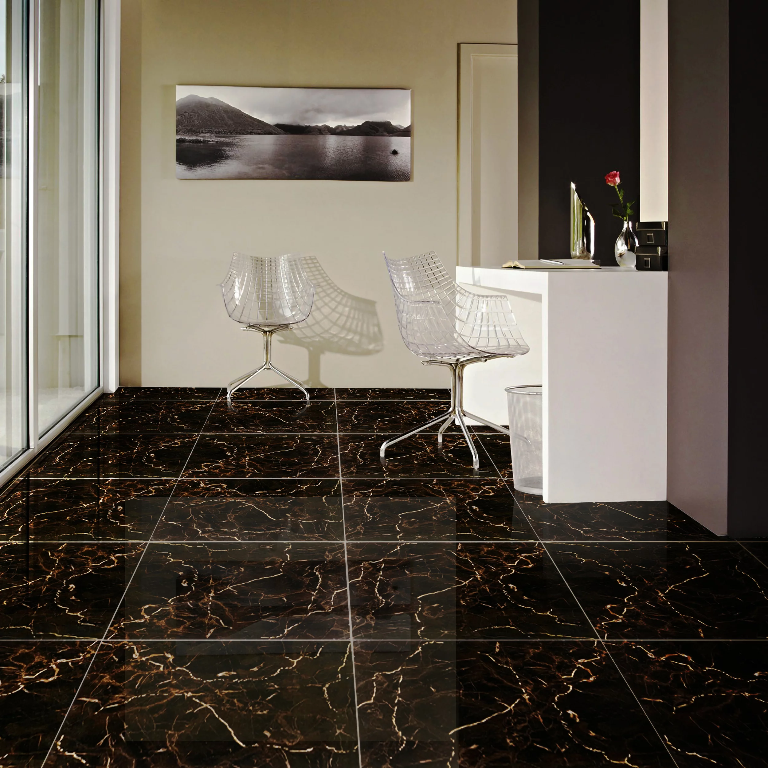 GRESIE T60213G - 60X60 cm, porțelanată, în nuanțe de negru intens cu vene aurii elegante, finisaj lucios și rectificat, ideală pentru interioare sofisticate.