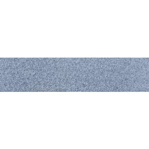 TREAPTA GRANIT FIAMAT NEW 687-2 - 130X32X2  cm, aspect granulat gri-roz cu textură antiderapantă, ideală pentru interior și exterior, recomandată pentru trafic intens.