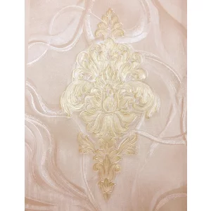 Tapet ROYAL 90911 – 106x1000 cm (10.6 m² /rola), PVC, lavabil, model baroc auriu pe fond nude, perfect pentru decoruri elegante și opulente.