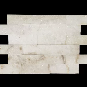 MARMURA SMOKEY WHITE - 5X15 cm, grosime variabilă 1.5-1.8 cm, scapitată, nuanțe elegante de alb-cristalin cu accente gri-aurii, ideală pentru placări verticale interioare și exterioare.