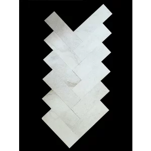 MARMURA MUGLA WHITE SANDBLASTED - 10.2X30.5X1 cm, are o nuanță alb-gri deschis, cu o textură naturală și o suprafață abrazivă, obținută prin tehnica de sablare. Formatul o face ideală pentru montaj tip „fishbone” sau clasic. Perfectă pentru amenajări moderne și minimaliste, atât la interior, cât și la exterior.