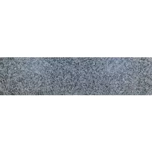 TREAPTA GRANIT NH GRI FIAMAT - 32X130X1.8 cm, cu margine teșită, textură rugoasă și aspect natural în tonuri de gri, ideală pentru spații cu trafic intens.