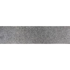 TREAPTA GRANIT RH FIAMAT - 32X130X1.8 cm, finisaj antiderapant în nuanțe de roșu și gri, ideală pentru scări exterioare și interioare supuse traficului intens.