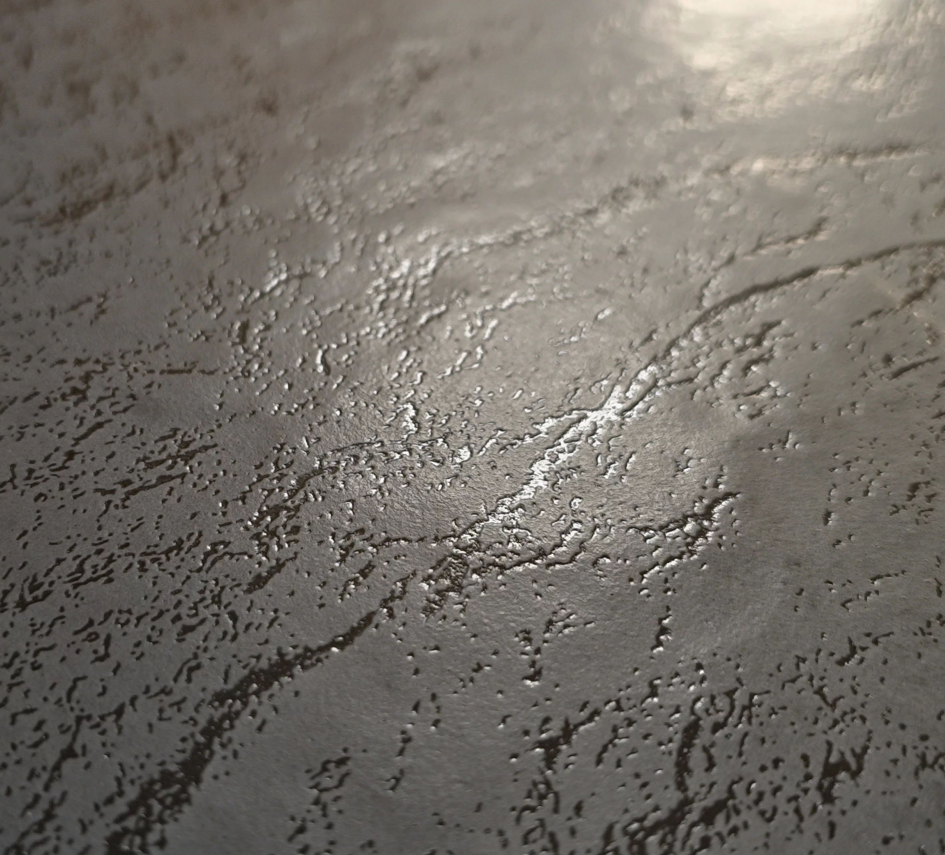 GRESIE STONELIFE CHARCOAL - 60X120 cm, porțelanată, în nuanță intensă de gri închis antracit, cu aspect uniform și textură discretă de piatră naturală, finisaj mat punch carving, potrivită pentru interior și exterior.