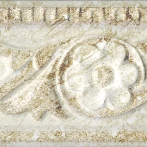 LIST ANTIQUE OMM 7115 VAM-A - 10X30 cm, ceramica glazurata, mat, rectificat, potrivit pentru interioare clasice sau rustice, aspect de piatra naturala cu detalii florale in relief in nuante de bej si crem.