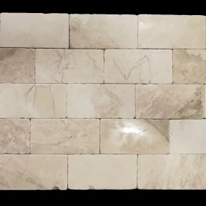 MARMURA ANATOLYA TUMBLED - 7.5X15X1 cm, finisaj antichizat, nuanțe calde de bej, crem, fildeș și accente subtile de gri, ideală pentru placări interioare și exterioare cu aspect natural și rustic-elegant.