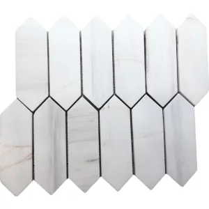 MOZAIC DIN DOLOMIT COLORED PICKET - 28X30.5 cm, design modern cu muchii ascuțite, realizat din piatră naturală Dolomit, finisaj șlefuit, in nuanțe subtile de alb cu vene gri.