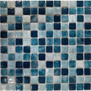 MOZAIC DIN STICLA TURQUOISE MIX - 31.5X31.5 cm, cu nuanțe marine de albastru și turcoaz, finisaj lucios, ideal pentru băi, piscine sau decoruri interioare/exterioare moderne.