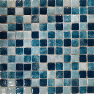 MOZAIC DIN STICLA TURQUOISE MIX - 31.5X31.5 cm, cu nuanțe marine de albastru și turcoaz, finisaj lucios, ideal pentru băi, piscine sau decoruri interioare/exterioare moderne.