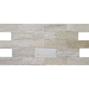 TRAVERTIN LIGHT CHISELED - 7.5X20 cm, în nuanțe calde de bej deschis, cu suprafață dăltuită și periată, oferă un aspect rustic și autentic. Ideală pentru placări interioare și exterioare, aduce textură și eleganță naturală oricărui spațiu.