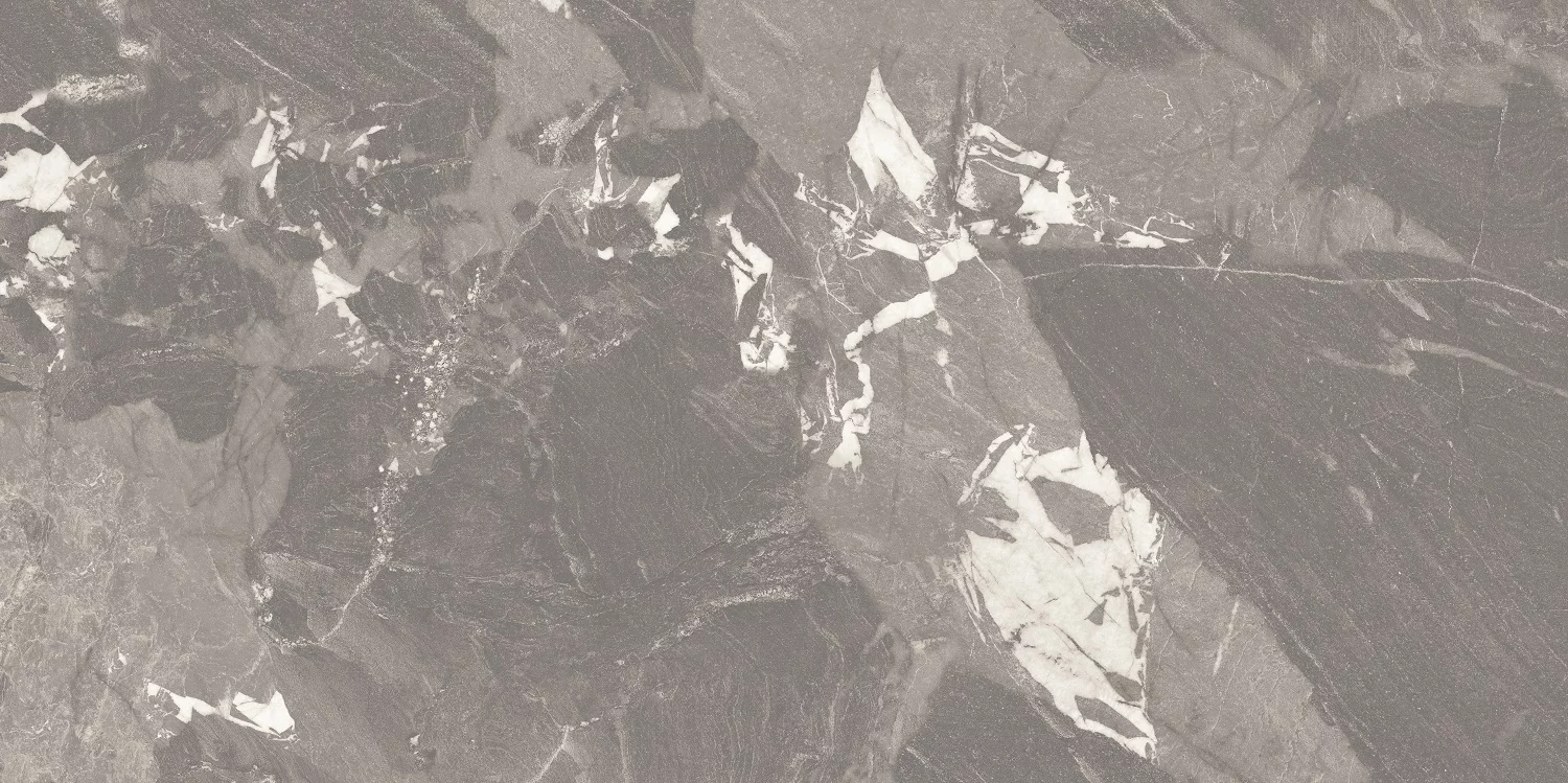 GRESIE GRIGEO NATURAL PEARL - 60X120 cm, porțelanată, surprinde frumusețea brută a pietrei naturale, într-o nuanță elegantă de gri și cu finisaj pearl mat sofisticat.