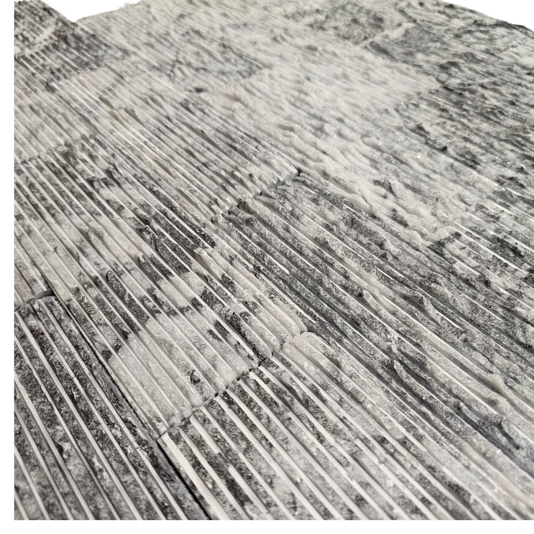 MARMURA DECORATIVA GREY RIZATA - 7.5X20.3 cm, grosime variabila 1.2–1.5 cm, nuanță gri,  ideală pentru placări verticale interioare sau exterioare, finisaj striat cu efect vizual contemporan și textură elegantă.