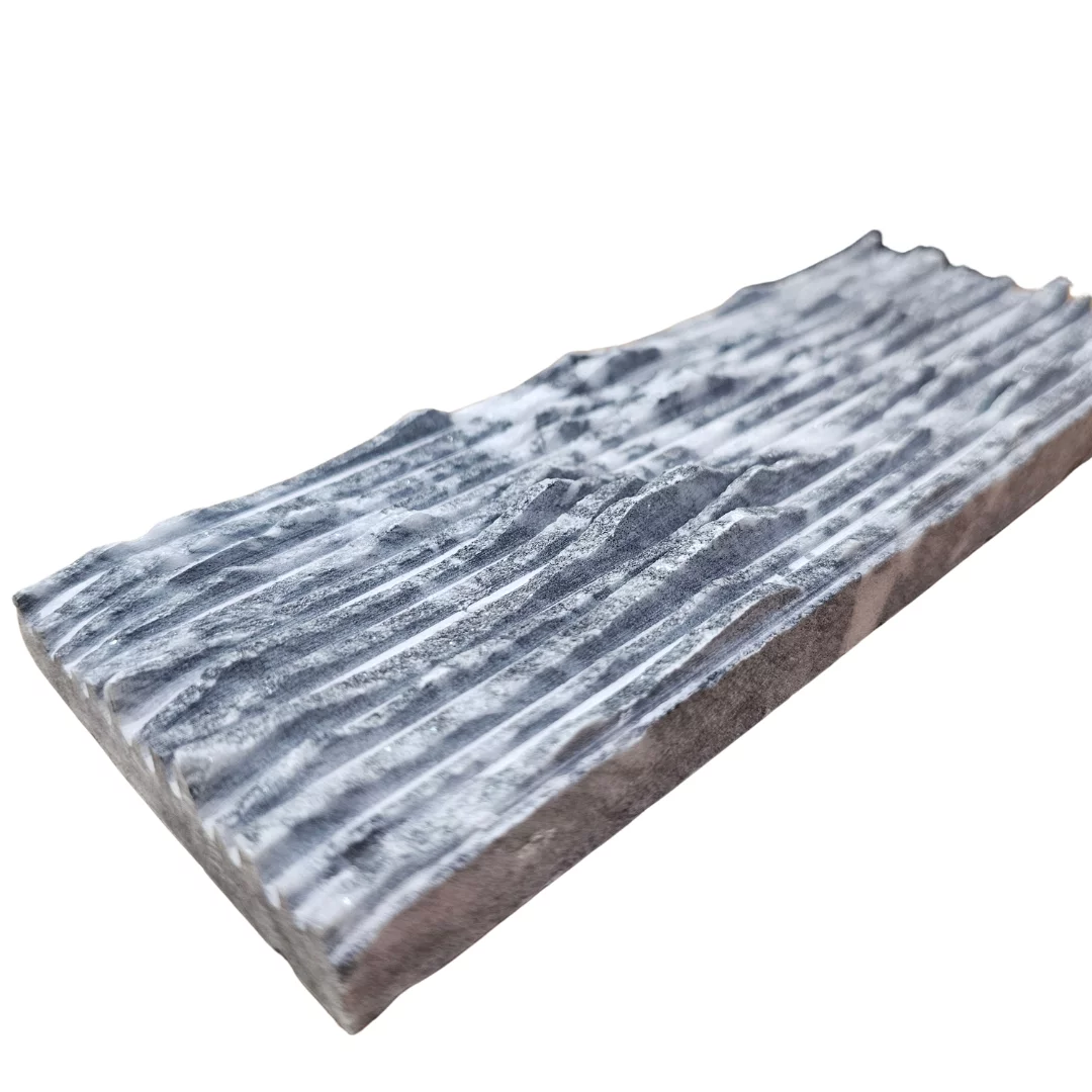 MARMURA DECORATIVA GREY RIZATA - 7.5X20.3 cm, grosime variabila 1.2–1.5 cm, nuanță gri,  ideală pentru placări verticale interioare sau exterioare, finisaj striat cu efect vizual contemporan și textură elegantă.