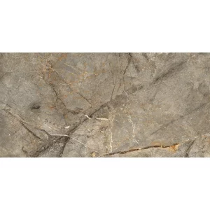 GRESIE RIVER CEDAR - 60X120 cm, porțelanată, finisaj super lucios high glossy, nuanțe de gri cu nervuri subtile maro-ruginii, potrivită pentru interioare moderne și elegante.