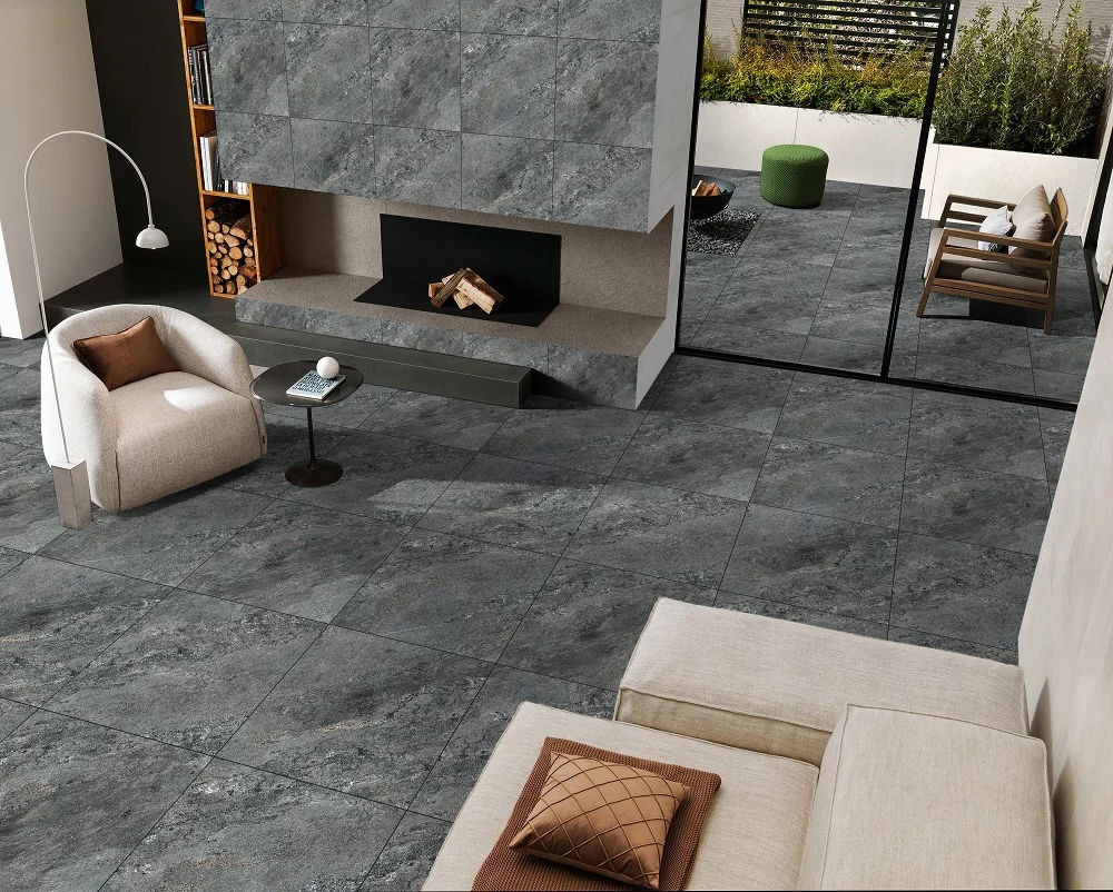 GRESIE BLACK SALT - R11 - 60X60 cm, porțelanată, rectificată, finisaj mat antiderapant, nuanță antracit, ideală pentru interior și exterior.