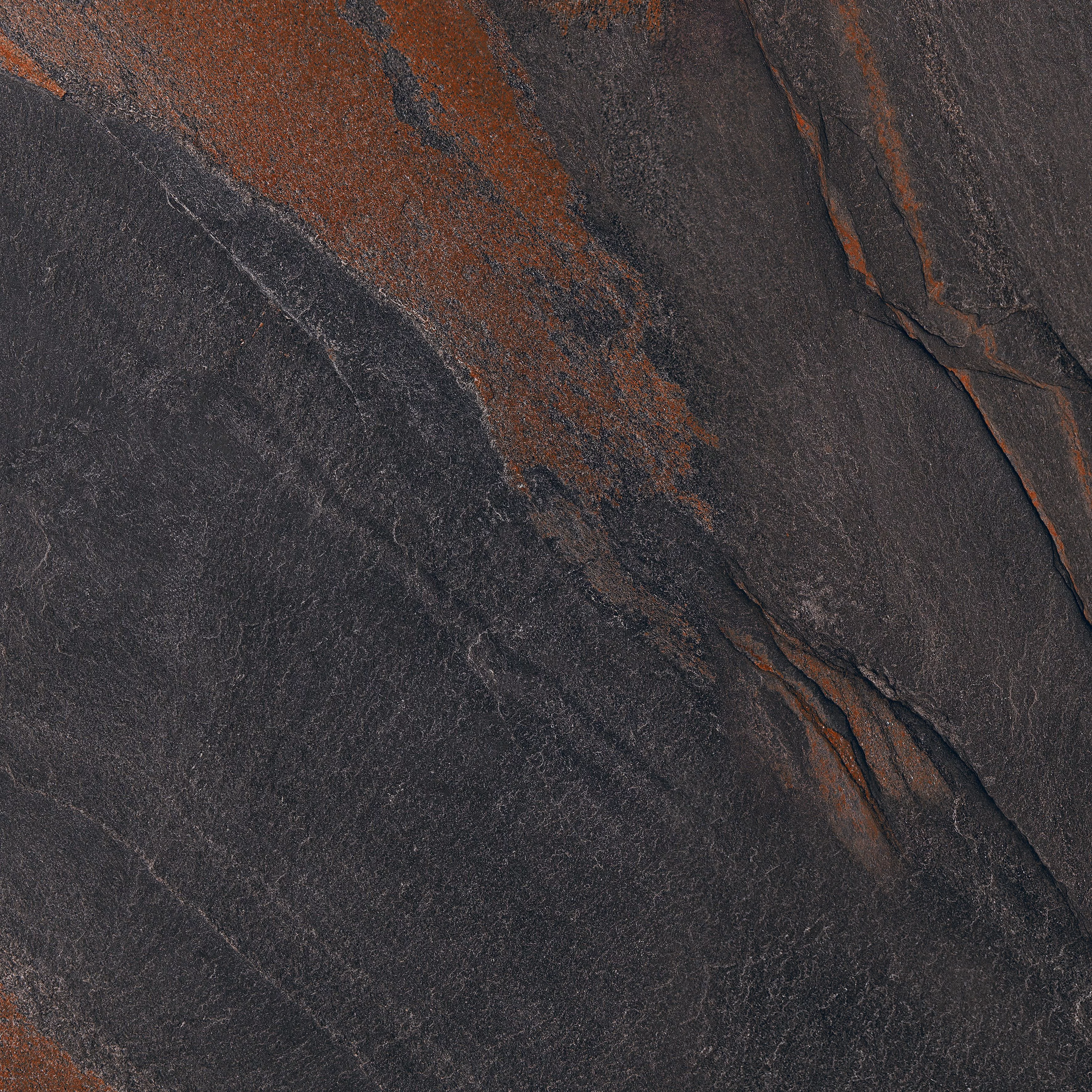 GRESIE SLATE ANTHRACITE MAT - 60X60 cm, porțelanată rectificată, finisaj mat, în nuanțe intense de antracit cu accente ruginii, aspect natural de ardezie, ideală pentru spații interioare și exterioare moderne.
