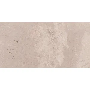 FAIANTA EPIROS BIANCO - 30X60 cm, ceramica glazurata, rectificata, finisaj mat, cu un design inspirat din piatră naturală erodată, în nuanțe calde de bej și crem, disponibilă în 12 modele diferite.