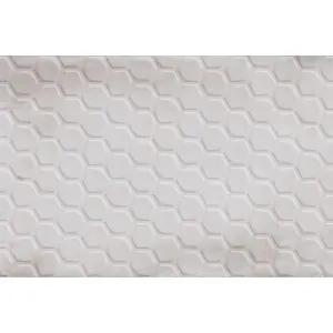 FAIANTA HONEYCOMB GREY 518 LT HL - 30X45 cm, ceramica glazurată, suprafata mată cu detalii in relief tip fagure, cu aspect de beton gri deschis, ideală pentru interioare moderne, în nuanțe neutre.