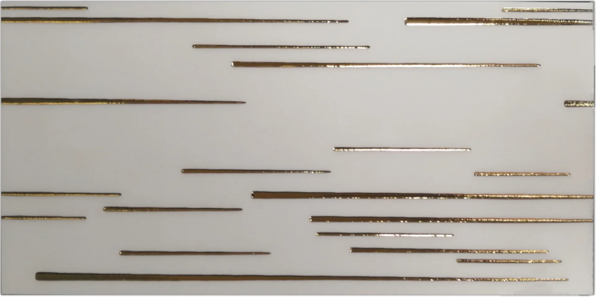 PLACA DECOR FAIANTA FC-NO02844A - 30X60 cm, portelanata, glazurata, rectificata, cu design minimalist și inserții aurii pe fundal alb lucios, ideală pentru interioare moderne și elegante.