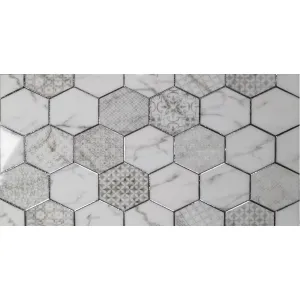 PLACA DECOR FAIANTA FC-36SBG513 - 30X60 cm, portelanata, glazurata, rectificata, aspect de mozaic hexagonal gri și alb, finisaj lucios și inserții argintii, eleganță contemporană pentru spații moderne.