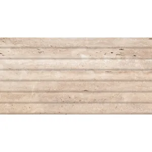 FAIANTA TRAVERTINE NATURAL LINER LT - 30X60 cm, ceramica glazurata, rectificata, finisaj lucios, embosată, cu striații decorative liniare, aspect travertine natural bej, eleganță și textură naturală în designul interior.