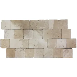 MARMURA ANATOLYA TUMBLED - 10X10X1 cm, aspect mat antichizat, nuanțe calde de bej, crem, fildeș și accente gri deschis, ideală pentru placări interioare și exterioare in stil natural și rustic.
