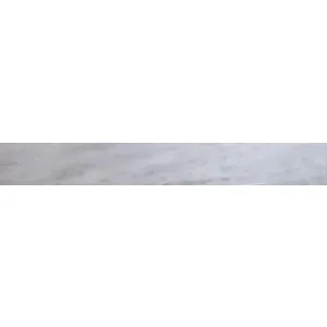 CONTRATREAPTA MARMURA MUGLA GOLDEN WHITE - 17X130X2 cm, cu finisaj lucios, ideală pentru completarea scărilor interioare si exterioare elegante în nuanțe luminoase.