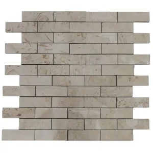 MOZAIC LIMESTONE MYRA TUMBLED - 30.5X30.5X1 cm, aspect natural cu sedimente marine, in nuante de bej deschis, ideal pentru interior și exterior.