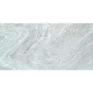 GRESIE TRAFFIC LIGHT MT ANTIDERAPANTA R11 - 30X60 cm, portelanată, antiderapantă, cu finisaj mat, aspect natural de piatră brută în tonuri gri deschis, ideală pentru exterior și zone cu trafic intens, rezistentă la îngheț și șoc termic, perfectă pentru spații exterioare.