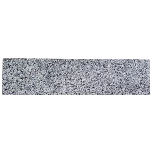 TREAPTA GRANIT NH GRI POLISHED - 32x130x1.8 cm, finisaj polisat, margine teșită, aspect natural cu textură densă în tonuri gri închis, ideală pentru spații elegante și rezistente.