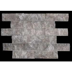 MARMURA SILVERSNAKE - 5X15 cm, grosime variabilă 1.5-1.8 cm, finisaj scapitat, nuanțe reci de gri, argintiu și grafit, ideal pentru placări interioare sau exterioare cu efect de piatră brută.
