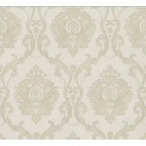 TAPET PVC VELIKA 89309 - 70X1000 cm (7 mp/rolă), în nuanțe elegante de bej și crem, cu model baroc floral și textură fină. Finisaj mat cu accente sidefate discrete, perfect pentru decoruri clasice și rafinate.