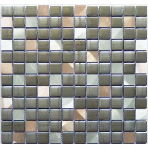 MOZAIC DIN STICLA SI METAL PE PLASA SCEU010 - 30X30 cm, montat pe plasă, cu finisaj lucios și periat, nuanțe de argintiu si cupru, ideal pentru placări interioare moderne, băi, bucătării sau zone de accent.