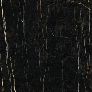 GRESIE COLONIAL BLACK - 120X120 cm, porțelanată, în nuanțe de negru intens cu vene aurii și albe, aspect elegant de marmură prețioasă, finisaj super lucios high glossy mirror, ideală pentru interioare sofisticate.