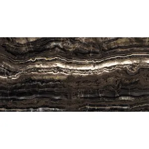GRESIE GALACTICO BLACK - 80X160 cm, porțelanată 80x160, în nuanțe profunde de negru și maro cu nervuri aurii și bej, aspect spectaculos de onix, finisaj super lucios high glossy, destinată interiorului.