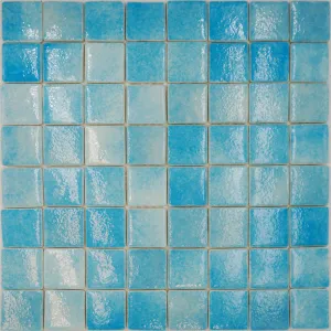 Mozaic din sticlă H101 - 32x32 cm, nuanță bleu deschis, finisaj lucios, ideal pentru piscine, băi sau placări decorative interioare/exterioare.