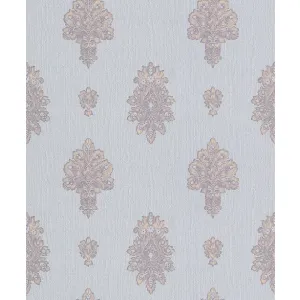 Tapet BETRA GK 87255 – 53x1000 cm (5.3 m²/ rola), PVC, lavabil, model clasic damasc, în nuanțe de roz prăfuit și bej cald, textură embosată fin, ideal pentru interioare feminine și rafinate.