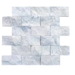 MOZAIC DOLOMITIS SPLIT FACE - 29X30.5 cm, grosime variabila 1.5-1.8 cm, în nuanțe deschise gri-alb, finisaj scapitat, split face, perfect pentru accente naturale și elegante.