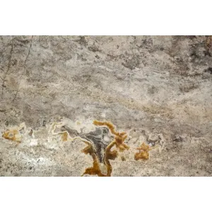 TRAVERTIN SILVER TUMBLED - 40.6X61 cm, finisaj antichizat tumbled, in nuante de gri cu insertii bej si crem, ideal pentru pardoseli sau pereți interiori și exteriori.