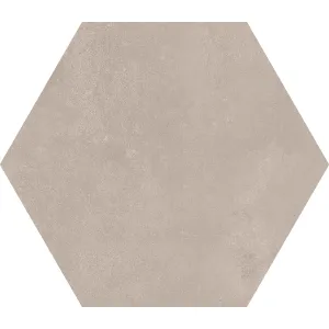 GRESIE HEXAGON ARTICA - 21.5X25 cm, portelanată, glazurată, nerectificata și mată, în tonuri calde de gri-bej, destinată utilizării în interior și exterior. Aspect modern, rezistență ridicată și design versatil în 4 modele random.