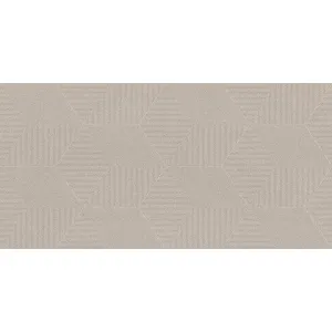 FAIANTA BRITO DK 31002-B - 30X60 cm, ceramica glazurată, rectificată, cu model unitar geometric, într-o nuanță caldă de bej închis, cu finisaj mat, recomandată pentru placarea pereților interiori.
