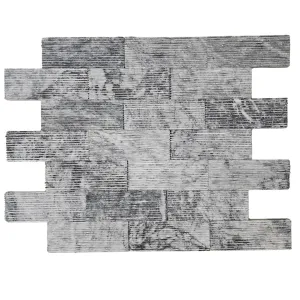 MARMURA DECORATIVA GREY RIZATA - 7.5X20.3 cm, grosime variabila 1.2–1.5 cm, nuanță gri,  ideală pentru placări verticale interioare sau exterioare, finisaj striat cu efect vizual contemporan și textură elegantă.