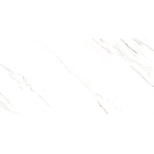 GRESIE ROCK LILAC WHITE - 80X160 cm, porțelanată, aspect de marmură albă cu vene subtile liliachii și gri, finisaj mat carving elegant, ideală pentru interioare și exterioare sofisticate.