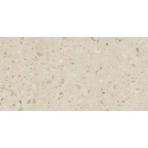 GRESIE CEPPO DI BEIGE - 80X160 cm, porțelanată, aspect terrazzo in nuante deschise de bej, cu incluziuni minerale naturale, finisaj mat cu efecte speciale Diamond, ideală pentru interioare și exterioare elegante