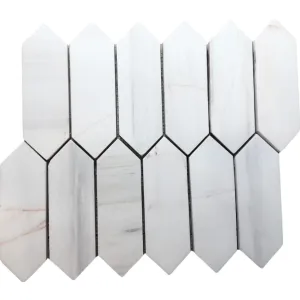 MOZAIC DIN DOLOMIT COLORED PICKET - 28X30.5 cm, design modern cu muchii ascuțite, realizat din piatră naturală Dolomit, finisaj șlefuit, in nuanțe subtile de alb cu vene gri.