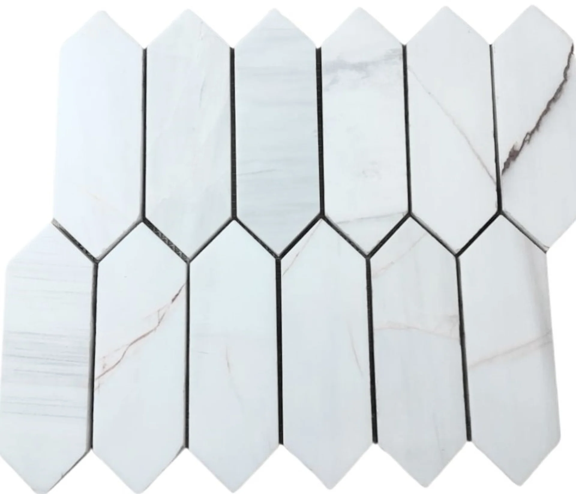 MOZAIC DIN DOLOMIT COLORED PICKET - 28X30.5 cm, design modern cu muchii ascuțite, realizat din piatră naturală Dolomit, finisaj șlefuit, in nuanțe subtile de alb cu vene gri.