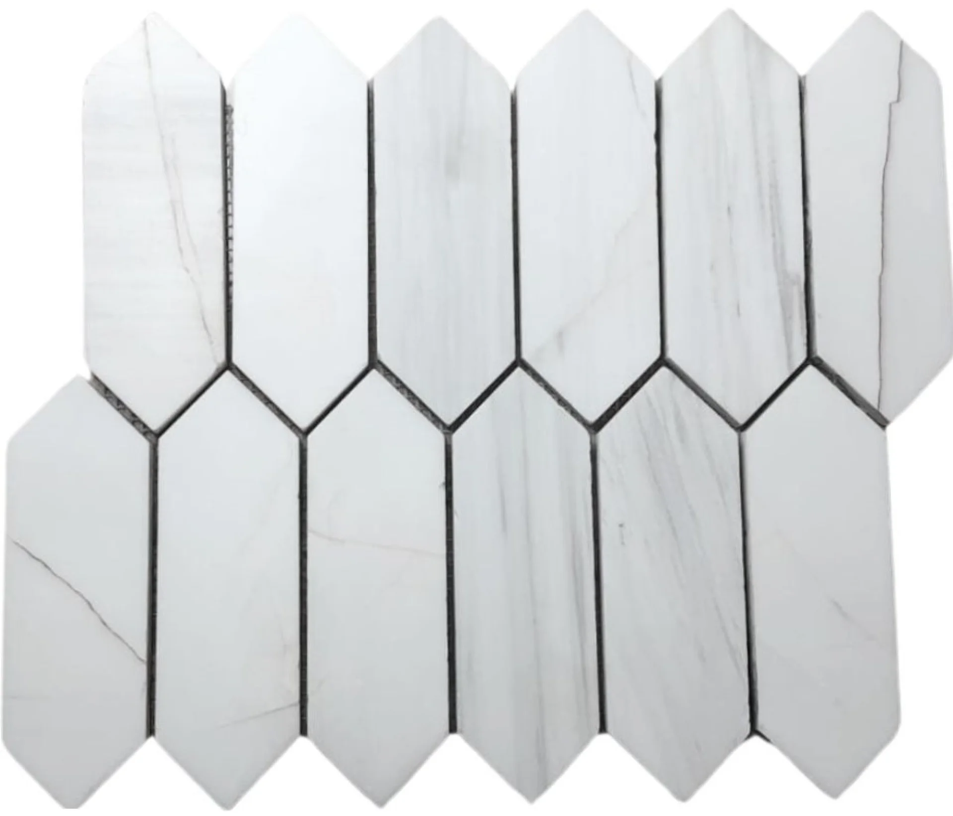 MOZAIC DIN DOLOMIT COLORED PICKET - 28X30.5 cm, design modern cu muchii ascuțite, realizat din piatră naturală Dolomit, finisaj șlefuit, in nuanțe subtile de alb cu vene gri.
