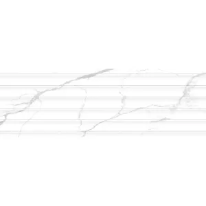 FAIANTA LIQUEUR 38015-HL1 - 25X75 cm, ceramica glazurată, rectificată, aspect de marmura alba cu insertii gri si detalii liniare paralele in relief, cu finisaj mat și efecte Luster, destinată exclusiv placării pereților interiori.