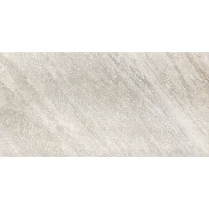 GRESIE ISLAND LIGHT R11 - 60X120 cm, porțelanată, rectificata, mată, cu finisaj antiderapant inspirat de piatra naturala, in nuante de gri, destinată spațiilor exterioare, dar si interioare, ideală pentru siguranță și durabilitate.